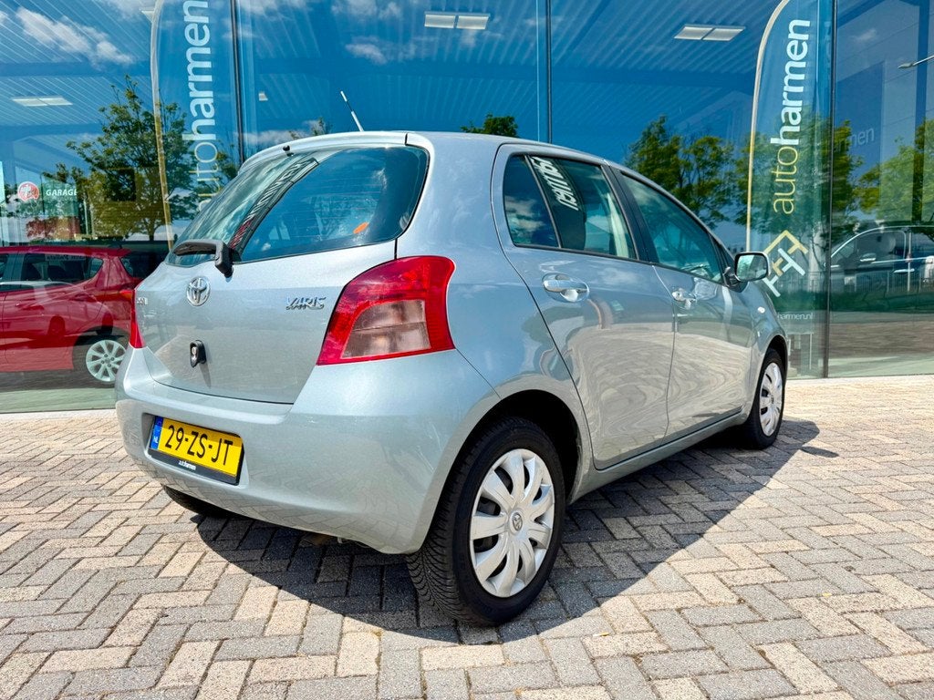 Toyota Yaris 1.3 VVTi Sol 5-deurs, NAP, 1e eigenaar, Airco,, Auto's, Toyota, Voorwielaandrijving, Stof, Zwart, 4 cilinders