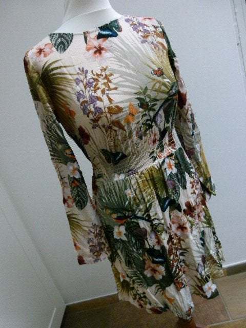 Kort jurkje maat 36 S H&M jurk vogels, vlinders en bloemen, H&M, Overige kleuren, Ophalen of Verzenden, Zo goed als nieuw