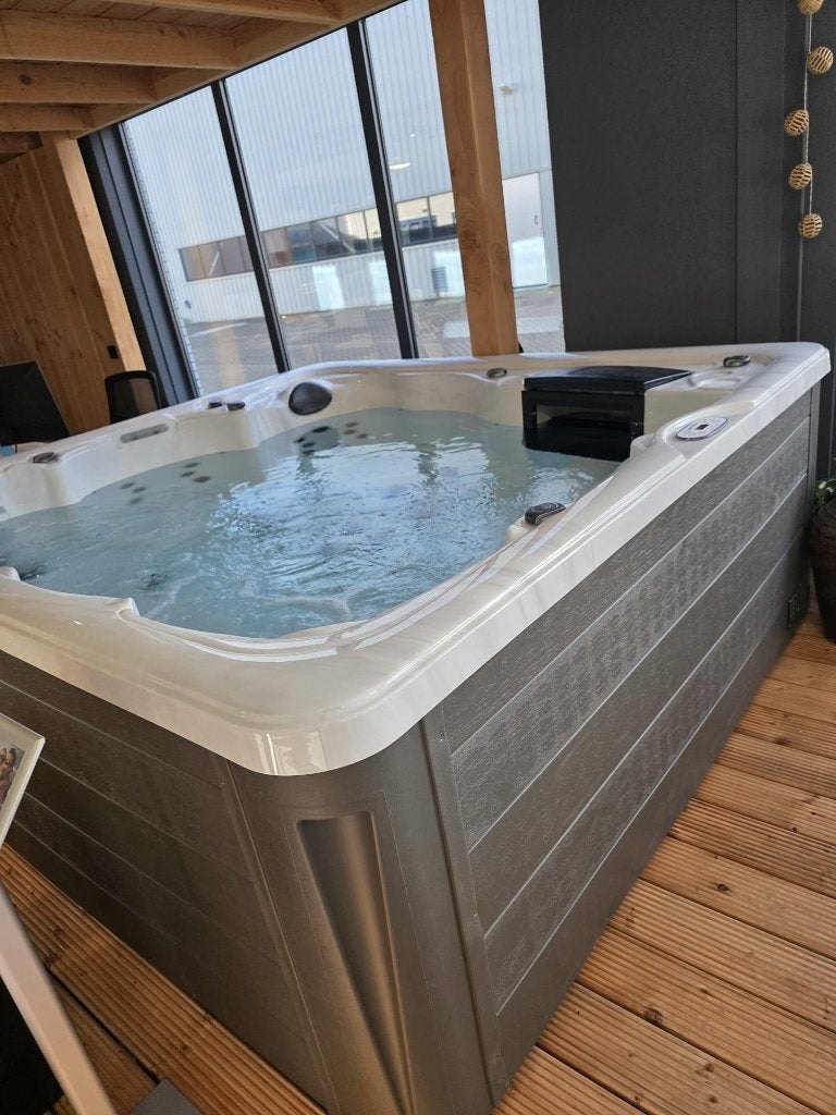 Sunrise Spas Classic 970S Jacuzzi showmodel, Ophalen of Verzenden, Nieuw, Overige typen