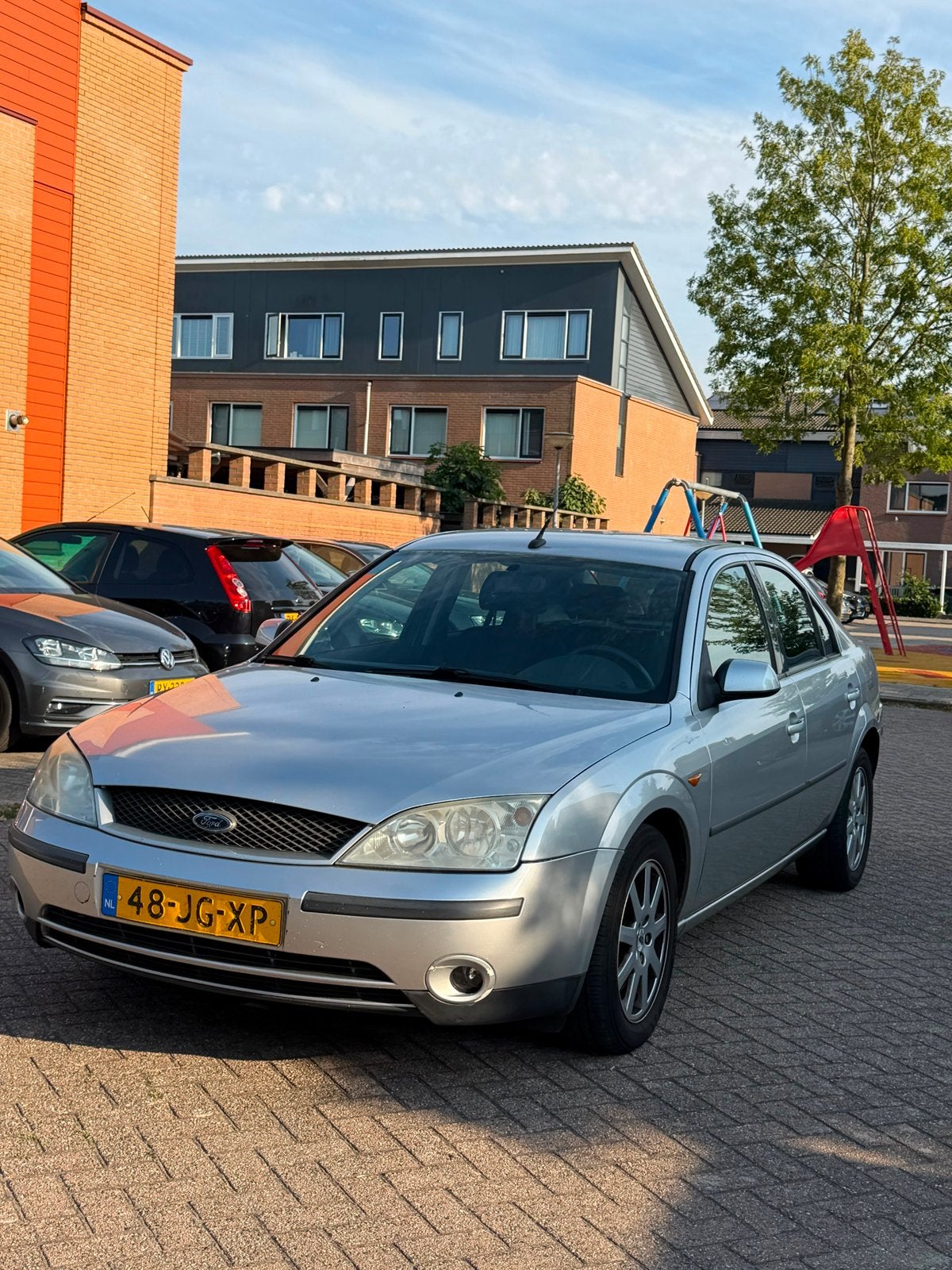 Ford Mondeo 2.0 16V 107KW HB AUT 2002 Grijs, Auto's, 145 pk, 4 cilinders, Mondeo, Particulier