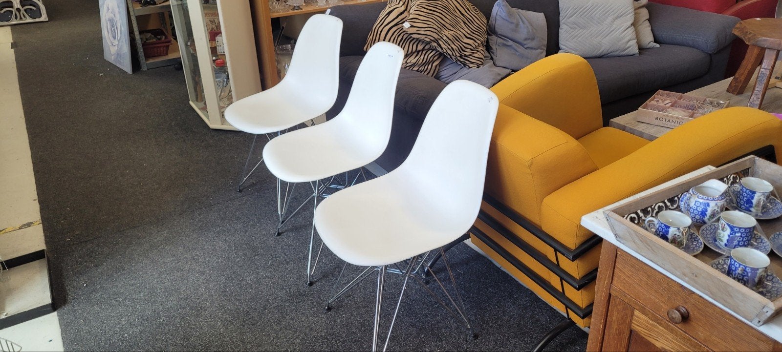 Eames Plastic Side Chair DRS voor Vitra - Wit, Klostermatt 2, 4123 Allschwil, Zwitserland, Gebruikt, Drie, Wit