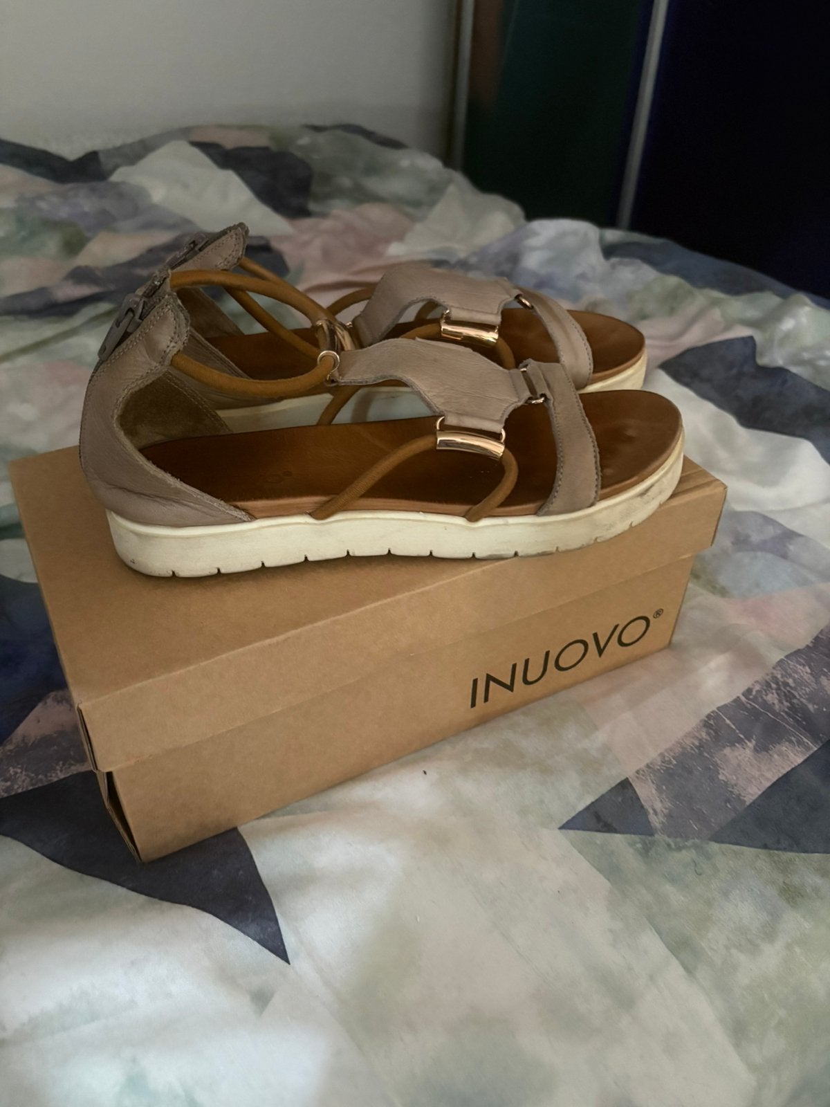 Inuovo leren sandalen, gouden gespen, maat 39, Kleding | Dames, Schoenen, Overige kleuren, Zo goed als nieuw, Sandalen of Muiltjes