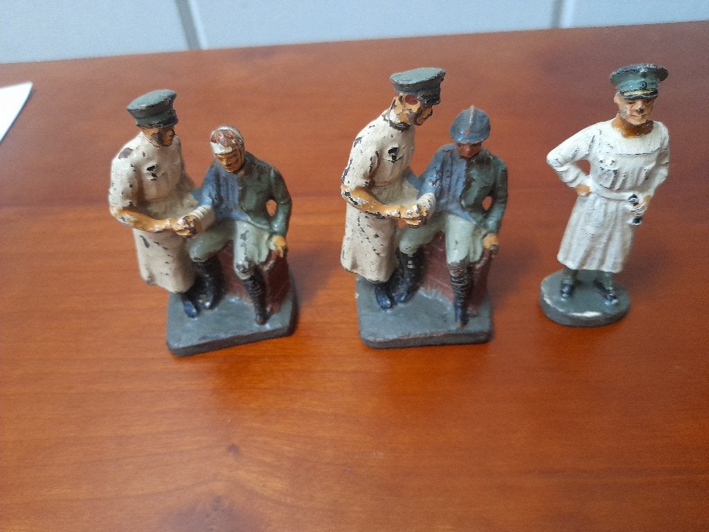 Duitse ziekenbroeders antiek speelgoed, Verzenden
