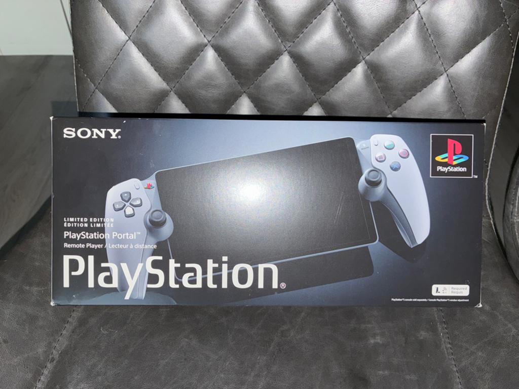 Limited Edition PlayStation Portal 30th Anniversary, Spelcomputers en Games, Spelcomputers | Sony PlayStation 5, Ophalen of Verzenden