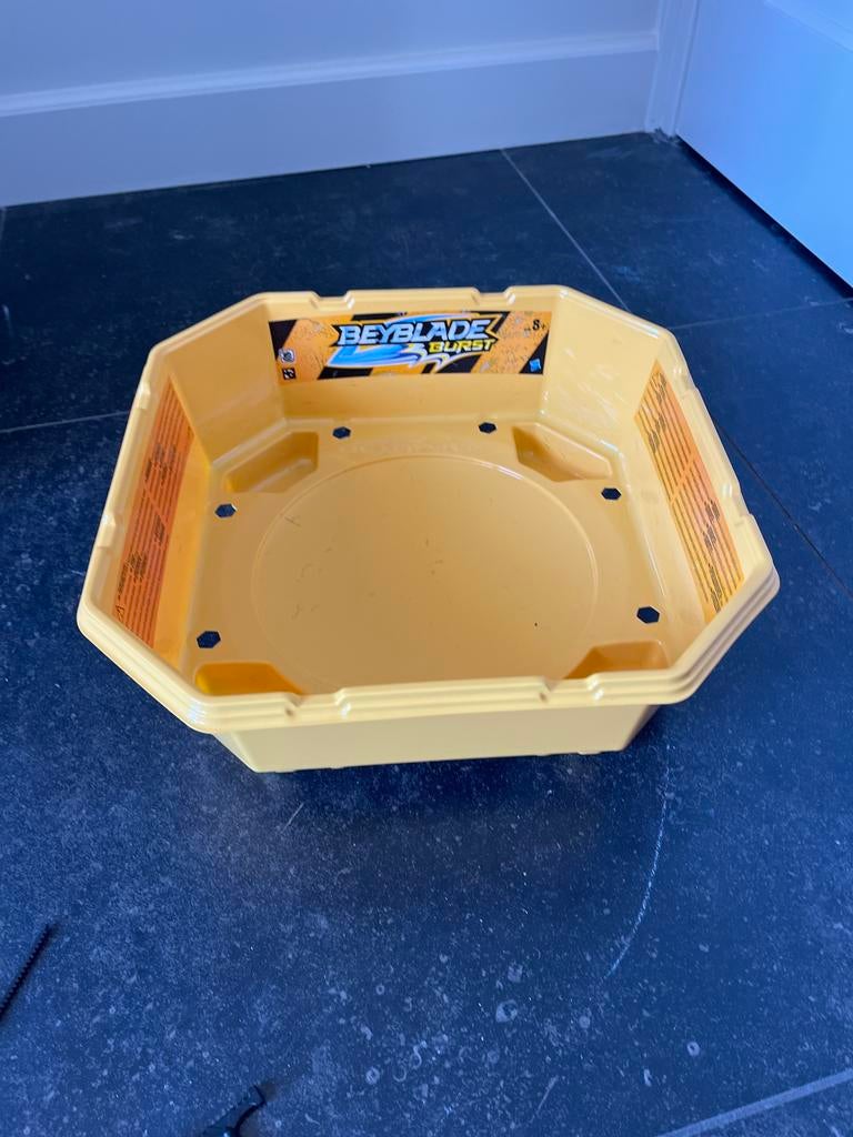 Beyblade Burst Arena met 12 Beyblades en Starters, Ophalen of Verzenden, Zo goed als nieuw