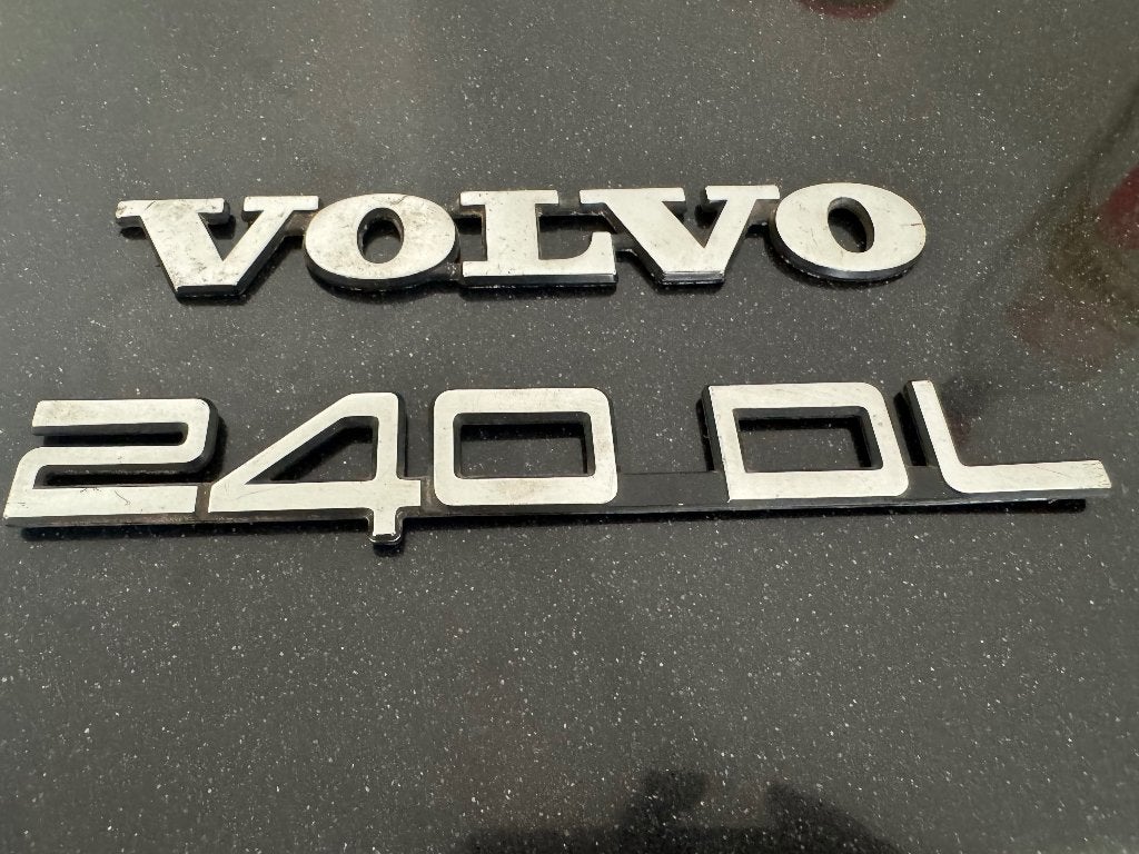 Volvo +  240 DL embleem ., Ophalen of Verzenden