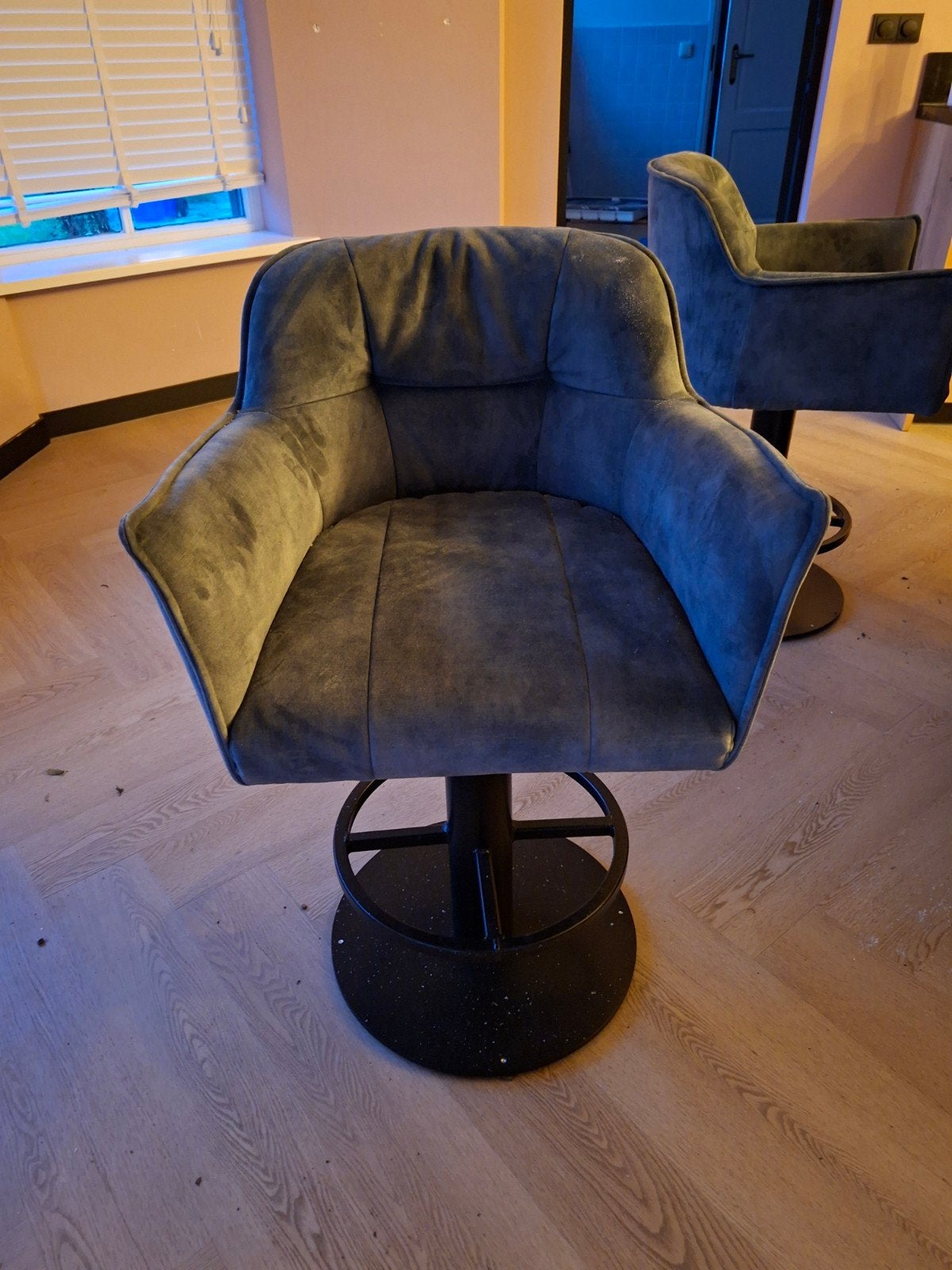 2x Barstoel met leuning, draaibaar, donkergroen/mosgroen, Ophalen, Draaibaar, Gebruikt, 60 tot 90 cm