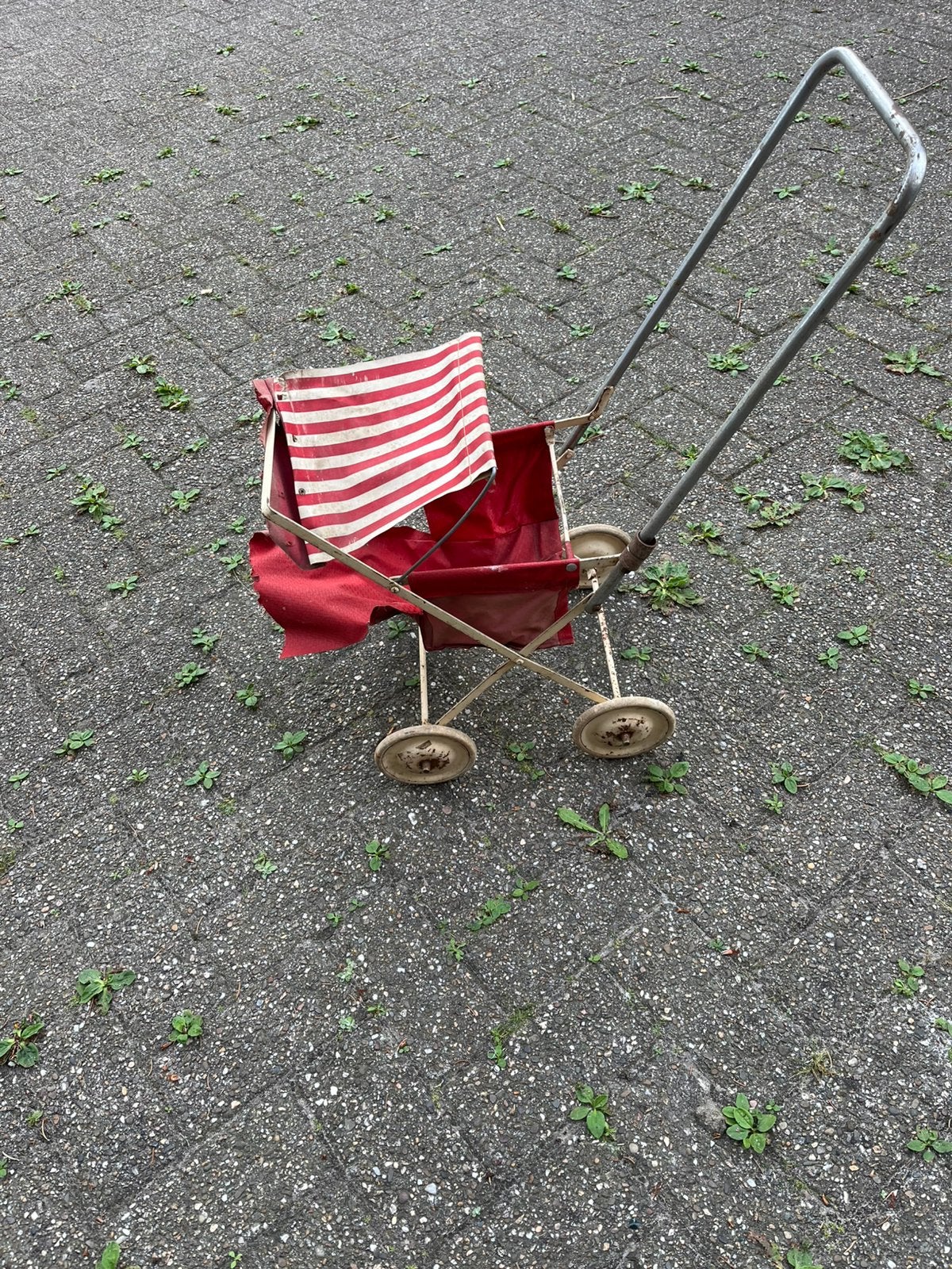 Jaren 50 poppenwandelwagen ; opknapper, Ophalen, Gebruikt