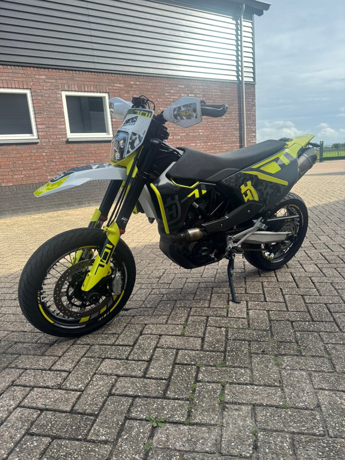 Husqvarna 701 elektronisch probleem! Meeneemprijs, Motoren, Motorrijbewijs A, 701 cc, Handgeschakeld, 1 cilinder