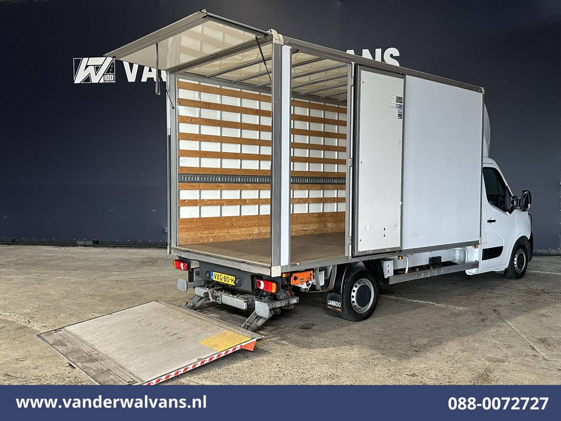 Foto 2 van Renault Master 2.3 dCi 146pk Bakwagen 232cm Hoog Laadklep Zi