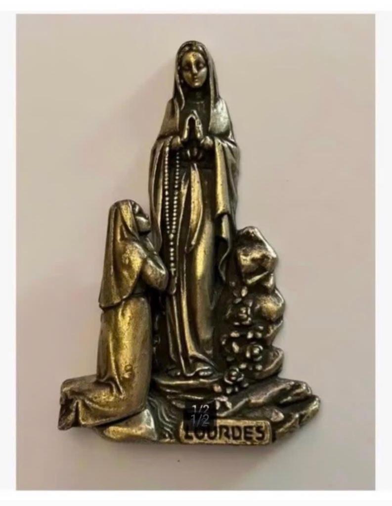 Maria aanbidding Lourdes metaal 9 cm, Antiek en Kunst, Ophalen of Verzenden