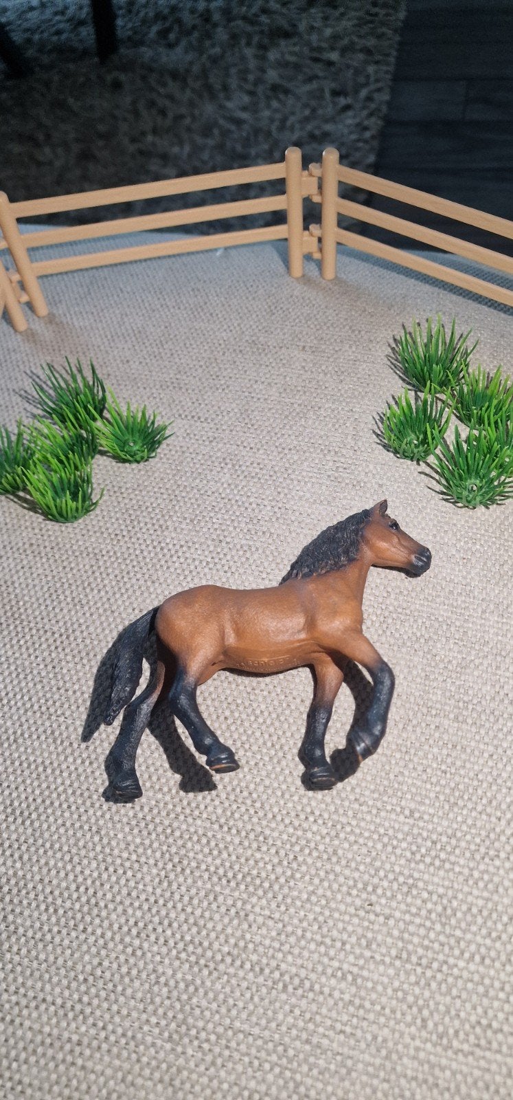 Quarter Horse speelgoedpaard met omheining en gras, Ophalen of Verzenden, Zo goed als nieuw, Jongen of Meisje