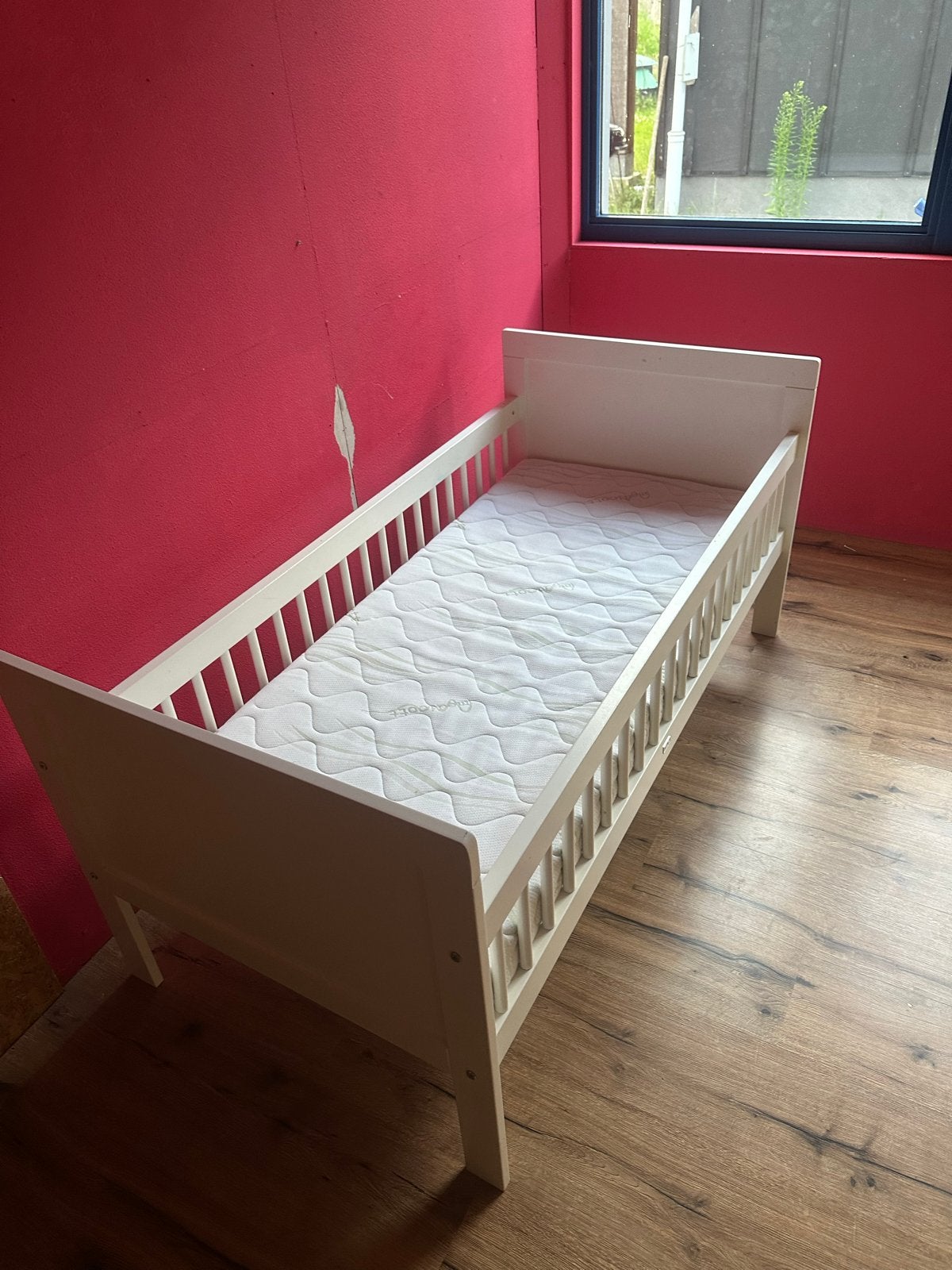 Wit houten peuterbed met matras (150x70), Kinderen en Baby's, Kinderkamer | Bedden, Ophalen, Gebruikt, 70 tot 85 cm, 140 tot 160 cm