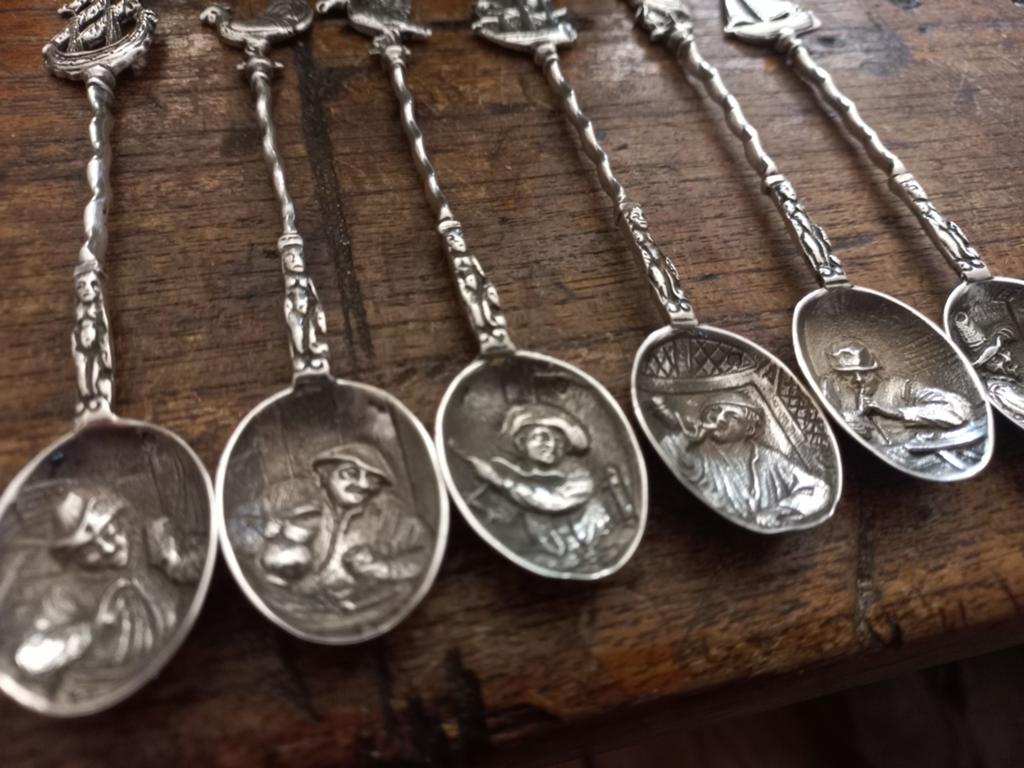 Set van 6 zilveren lepeltjes, Ophalen