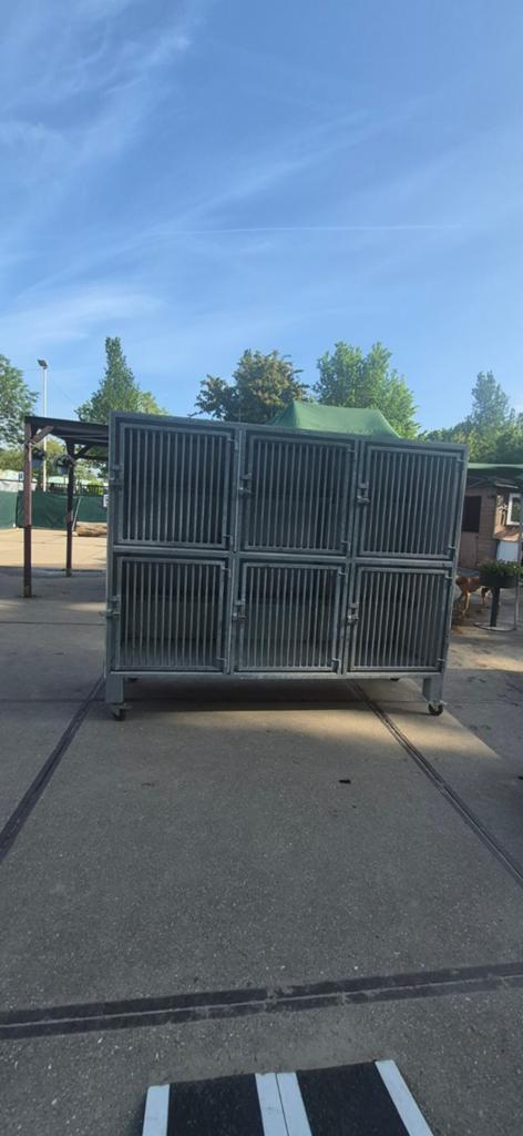 Robuuste ijzeren kennel op wieltjes, Dieren en Toebehoren, Hondenhokken, Ophalen, Gebruikt, 110 cm of meer, 100 cm of meer