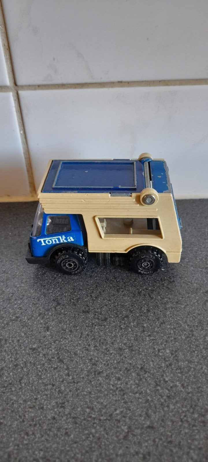 Tonka., Ophalen of Verzenden