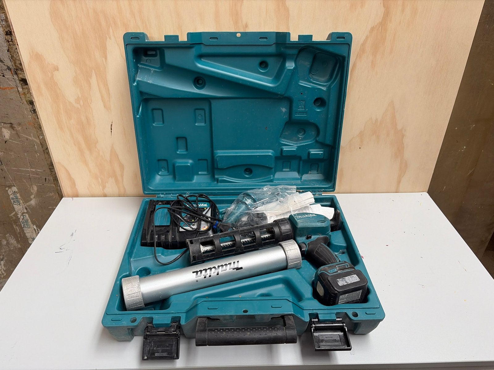 Makita DCG180 Kitspuit 18V met Accu en Oplader, Ophalen, Gebruikt, Kitspuit, Makita
