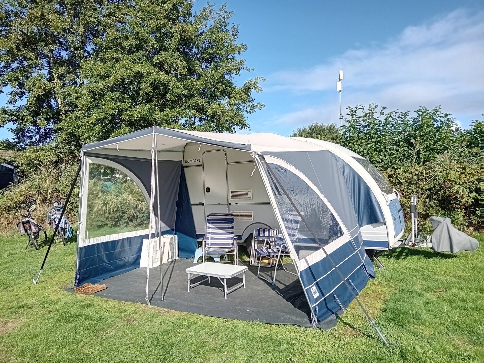Nette Kip Kompakt 37EK caravan te koop, Kip, Tot en met 2, Particulier, Lengtebed