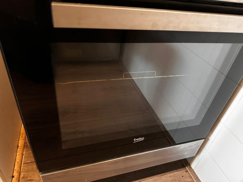 Beko fornuis met keramische kookplaat en oven., Witgoed en Apparatuur, Ovens, Ophalen, Gebruikt, Oven, 60 cm of meer