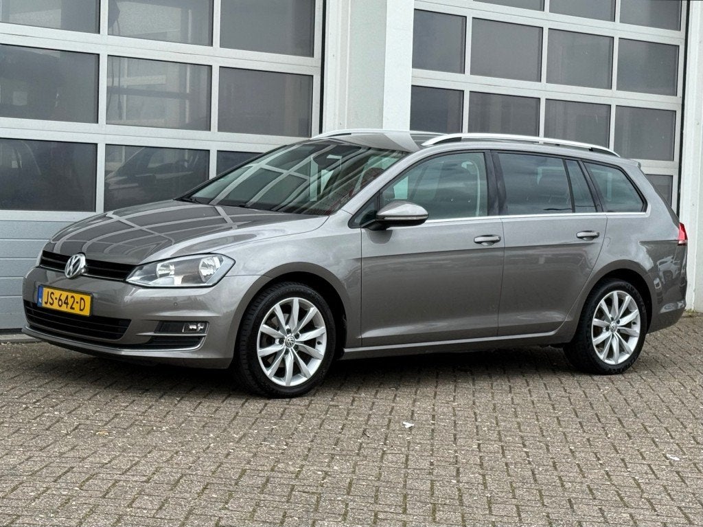Volkswagen GOLF 1.2 TSI 110PK Connected Series Navi Camera S, Auto's, Voorwielaandrijving, Gebruikt, Euro 6, 4 cilinders