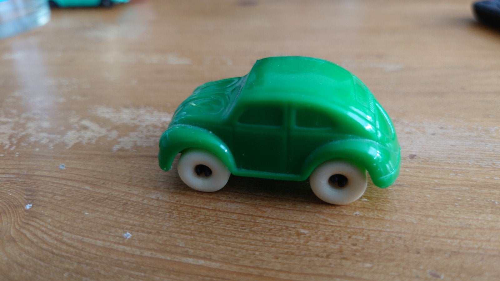 Kleine groene Volkswagen Kever speelgoedauto, Antiek en Kunst, Ophalen of Verzenden