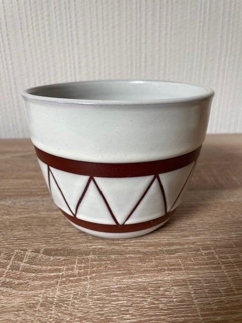 Bloempot met driehoek afbeeldingen, Overige materialen, Gebruikt, Rond, Binnen