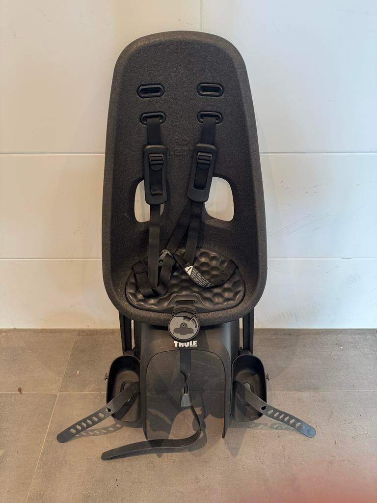Thule fietsstoeltje, perfecte staat, voor achterbankje, Ophalen, Achterzitje, Voetsteuntjes, 9 t/m 18 kg