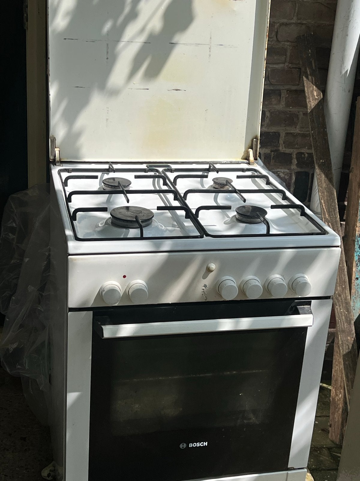 Bosch gasfornuis met oven heeft kortsluiting moet weg, Witgoed en Apparatuur, Gebruikt, 60 cm of meer, Gas, Vrijstaand