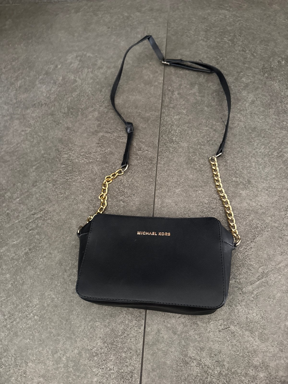 Michael Kors Tas Zwart met Gouden Details, Ophalen of Verzenden, Gebruikt, Zwart, Schoudertasje