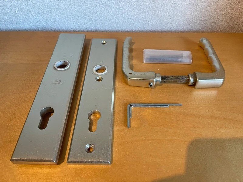 Aluminium veiligheidsbeslag deurklink set met schilden, Ophalen of Verzenden, Gebruikt, Overige materialen, Klink of Kruk