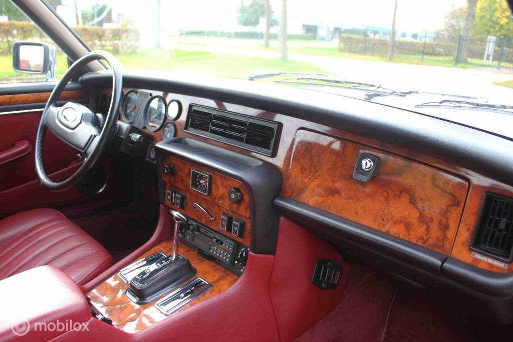 Jaguar XJ 4.2 | origineel 98.000 km | Tudor White on Red, foto 12