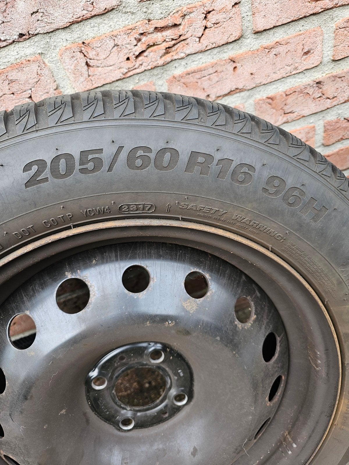 Winterbanden op stalen velgen 205/60 R16 96H Kumho, Ophalen, Gebruikt, 16 inch, Banden en Velgen