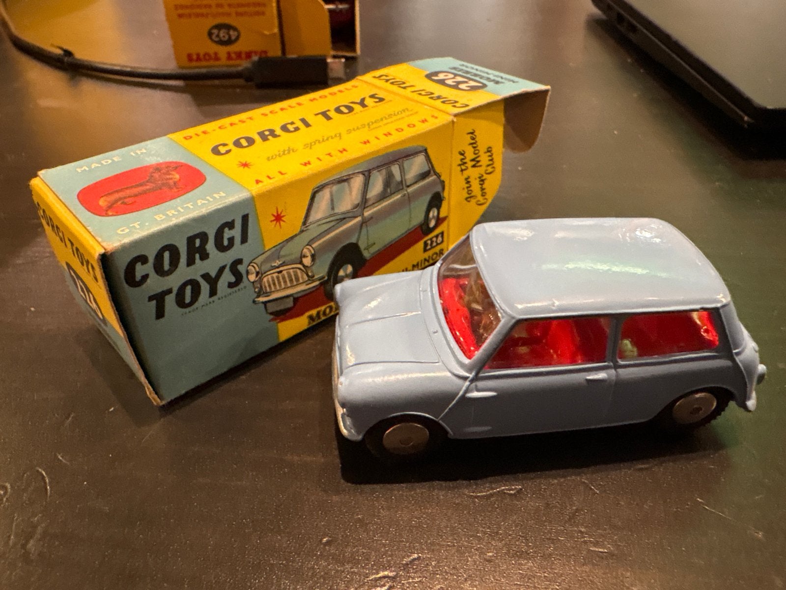 Vintage Corgi Toys No. 226 Morris Mini-Minor in doos, Ophalen of Verzenden, Gebruikt