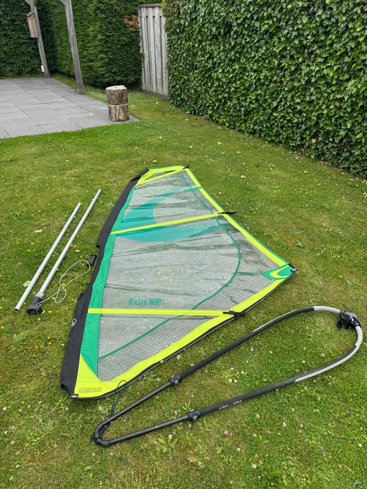 Kinder Windsurfzeil Fun XP 4.0 met giek en mast, Gebruikt, Met giek, 3.5 tot 5 m², Zeil