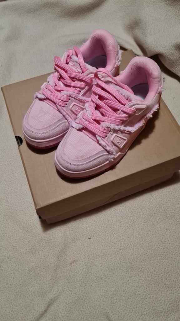 LV sneakers 36, Ophalen of Verzenden, Roze, Sneakers of Gympen, Zo goed als nieuw