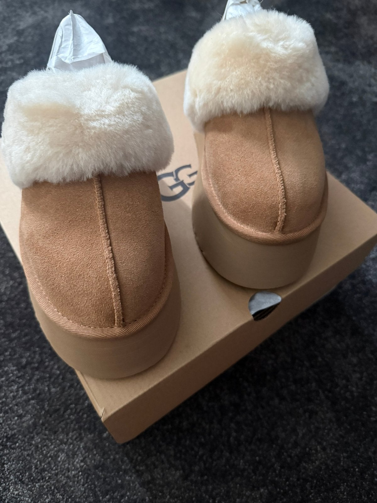Ugg dames pantoffels nieuw, Bruin, Nieuw, Ophalen of Verzenden, Pantoffels of Sloffen