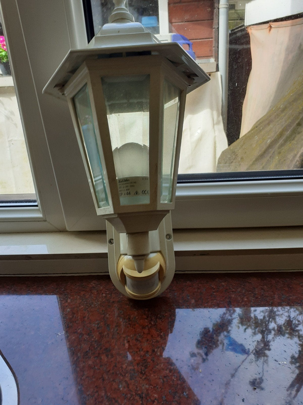 Buitenlamp met bewegingssensor - Klassiek design, Tuin en Terras, Buitenverlichting, Kunststof, Gebruikt, Minder dan 50 watt, Wandlamp