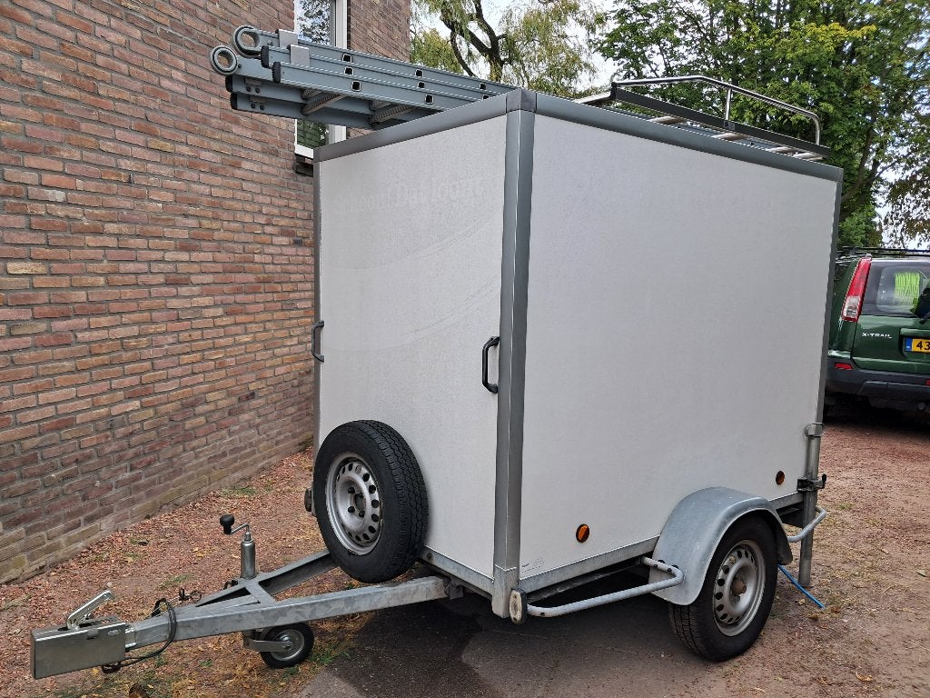 Tuckerpole aanhanger met RO systeem, Ophalen