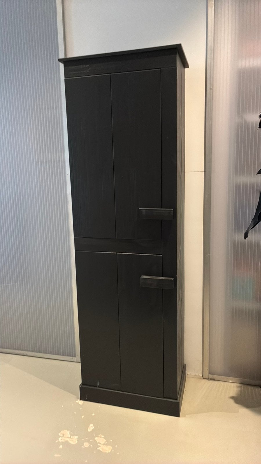 Hoge smalle houten kast, Ophalen, Zo goed als nieuw