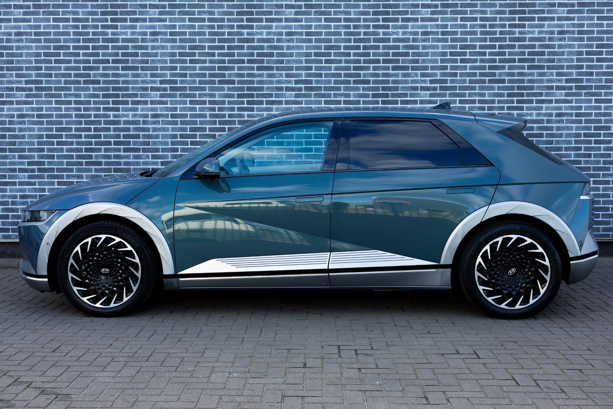 Hyundai IONIQ 5 Lounge 73kWh | Trekhaak | Warmtepomp | Panor, Auto's, Dealer onderhouden, Achterwielaandrijving, Gebruikt, Zwart