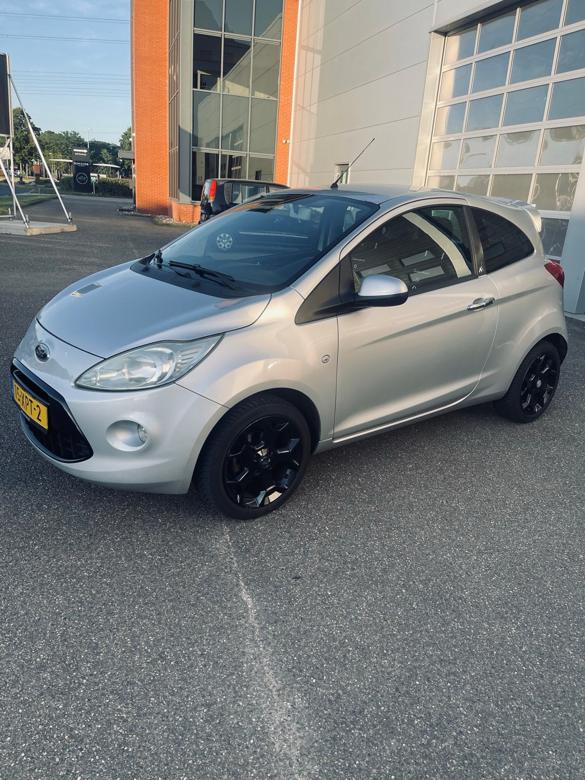 Ford Ka 1.2 69pk 2012 Grijs, Voorwielaandrijving, 1242 cc, 4 cilinders, 4 stoelen