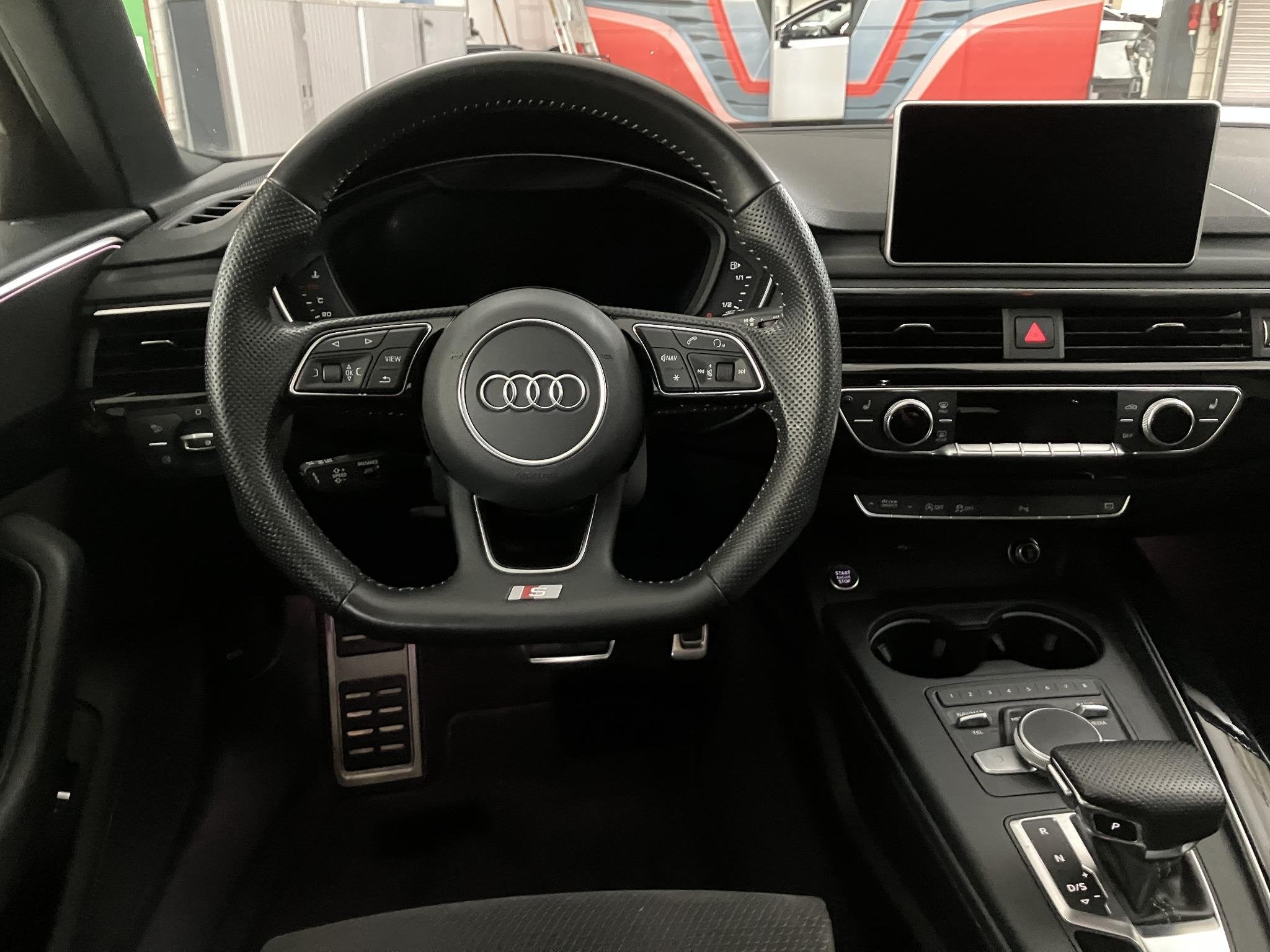 Audi A4 Avant 40 TFSI Sport S line black edition / Panoramis, Auto's, Audi, Stof, Gebruikt, 1984 cc, A4