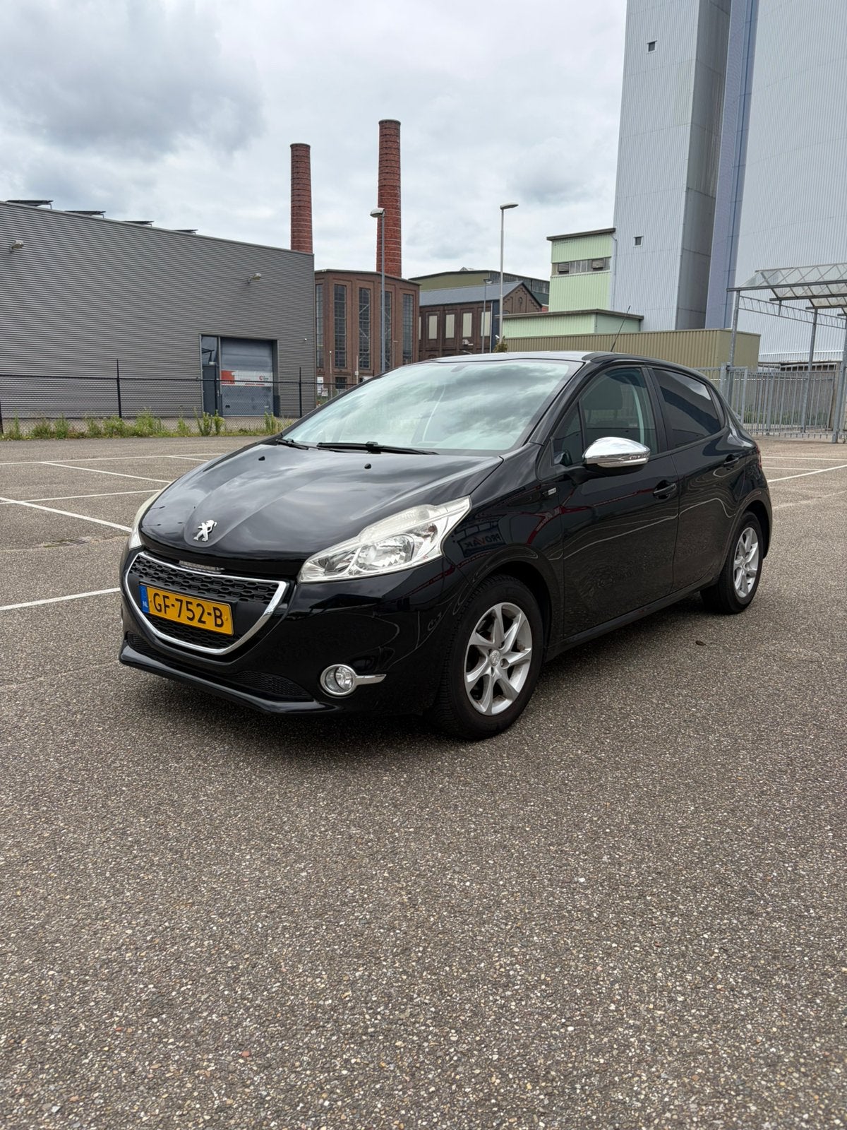 Peugeot 208 1.2 VTI 60KW/82PK 5-D 2015 Zwart, Auto's, Voorwielaandrijving, Stof, 1199 cc, Zwart