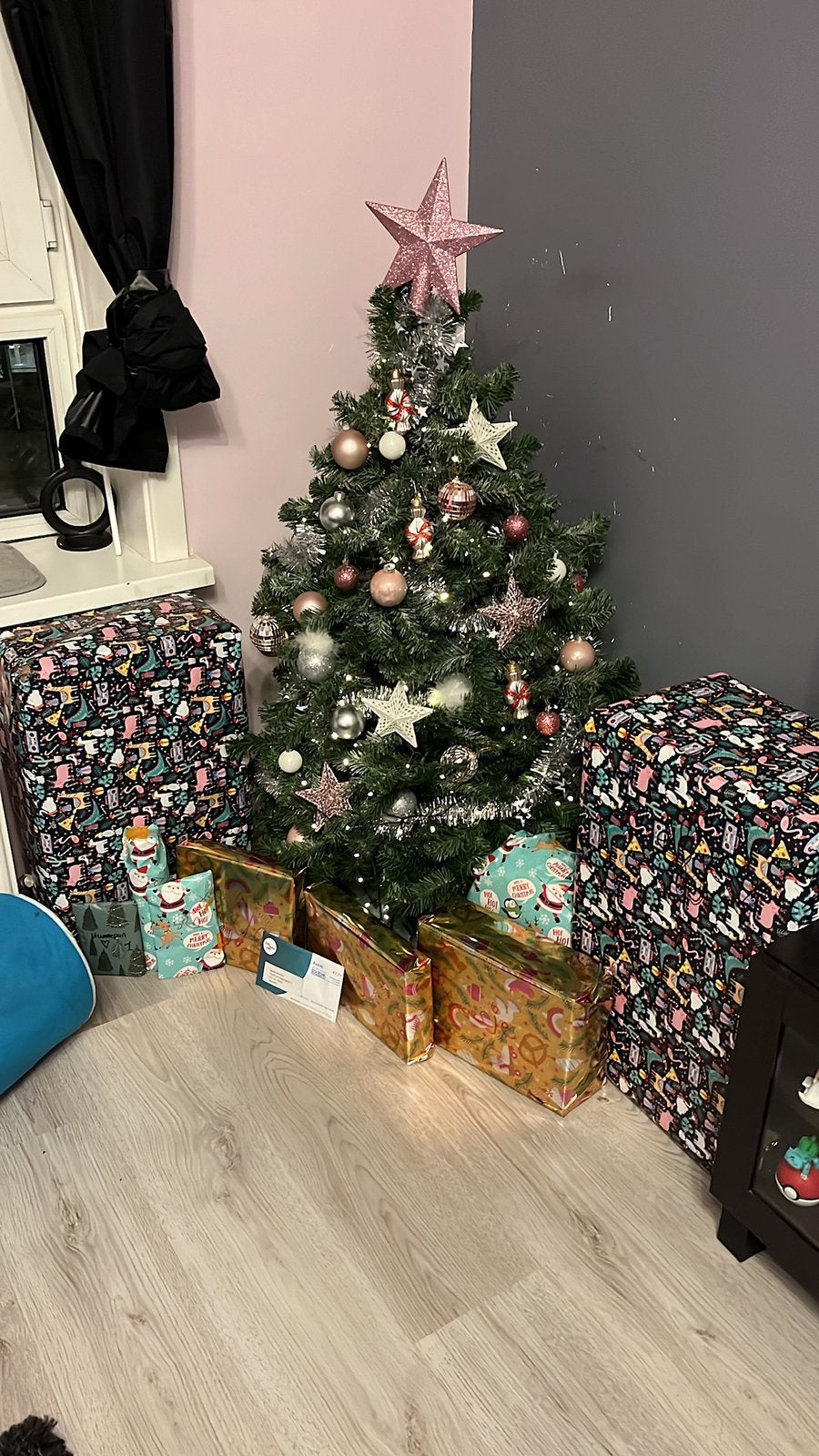 Kerstboom met kerstballen en lampjes erin, Diversen, Ophalen, Zo goed als nieuw