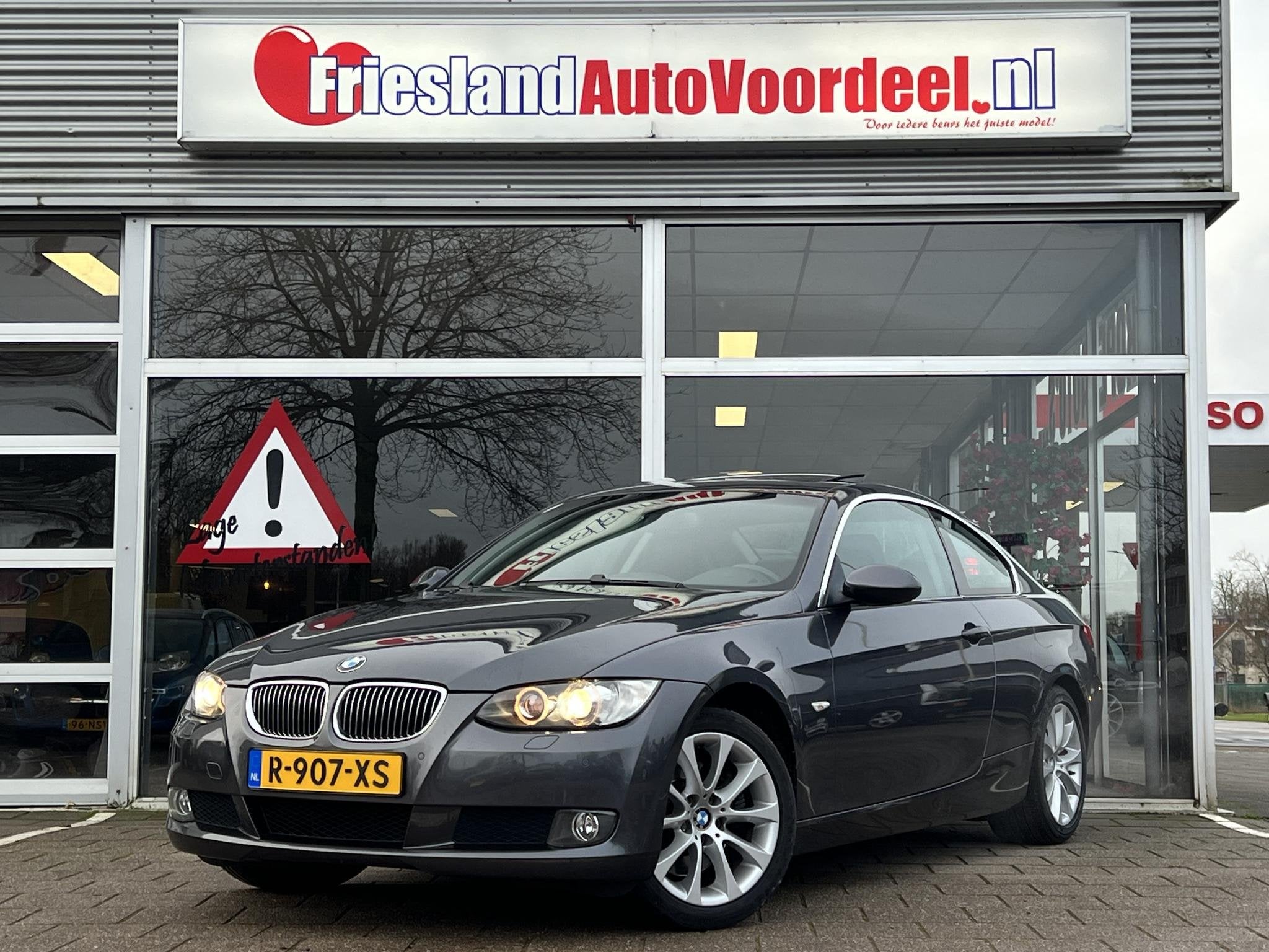 BMW 3-serie Coupé 325xi Automaat / Open Dak / PDC / Xenon /, Auto's, BMW, Euro 5, Gebruikt, Met garantie (alle), 4 stoelen