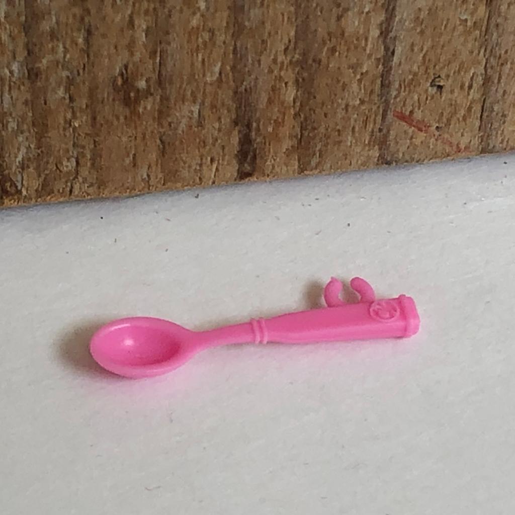 Barbie kind lepel, Kinderen en Baby's, Speelgoed | Poppenhuizen, Ophalen of Verzenden, Zo goed als nieuw, Toebehoren