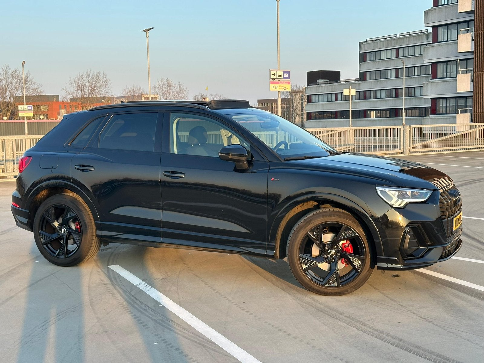 Audi Q3 35 Tfsi 150pk S Tronic 2019 Zwart, Zwart, Leder, Dealer onderhouden, Geïmporteerd