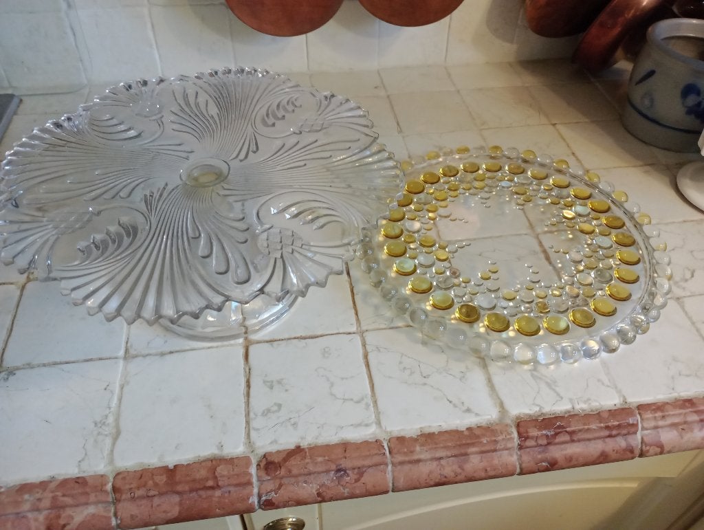 Twee vintageglazen taart plateau's, Huis en Inrichting, Keuken | Servies, Ophalen, Gebruikt, Overige stijlen, Glas