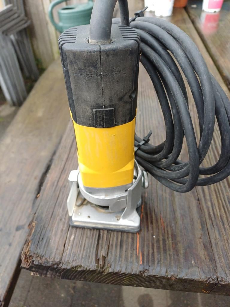 Bowenfrees DeWalt DW670 600w, Ophalen, Zo goed als nieuw, Elektrisch, Bovenfrees
