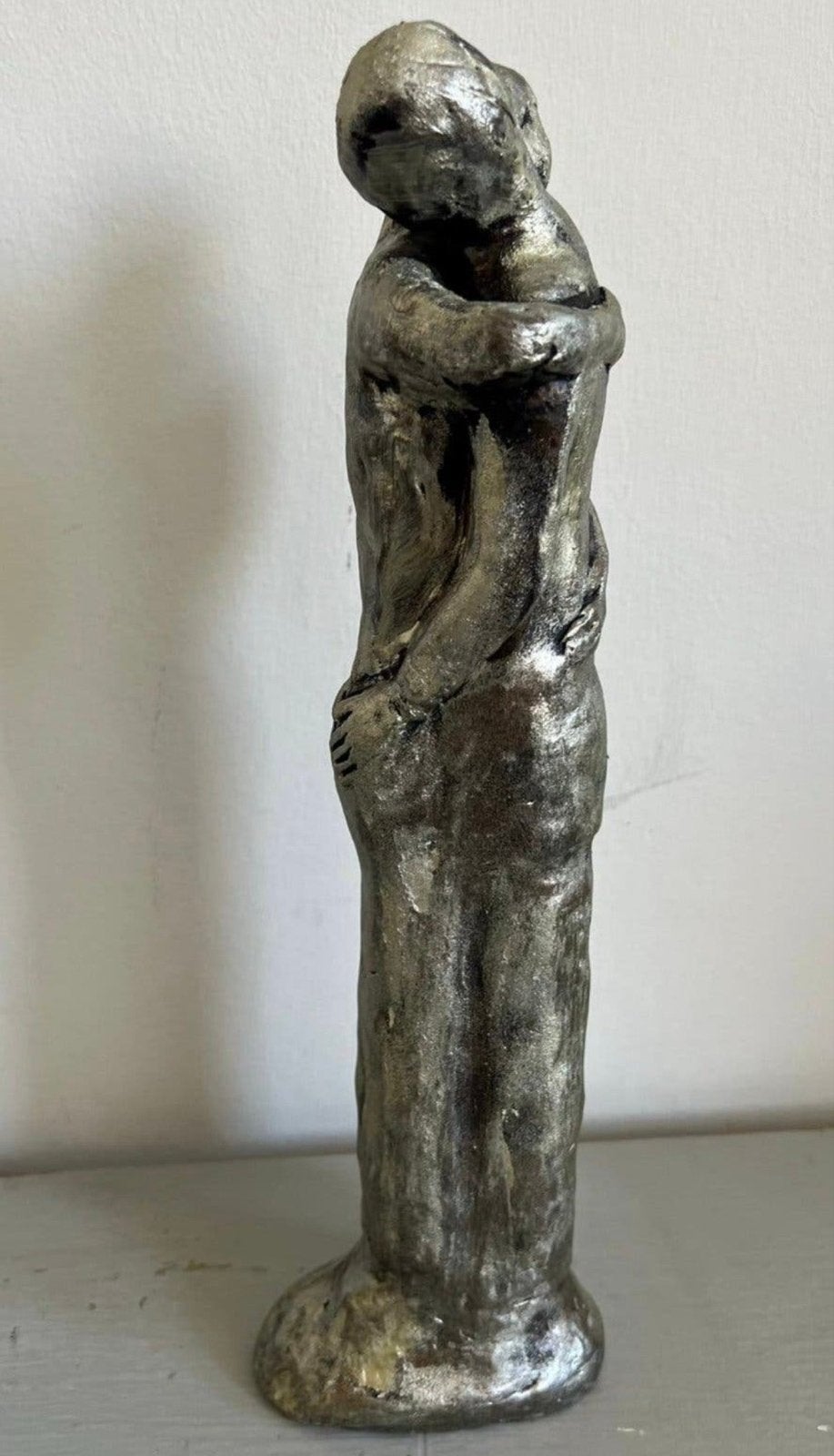 Abstract sculptuur van een omhelzend paar, Zilver, Groep mensen, Gips, Ophalen of Verzenden